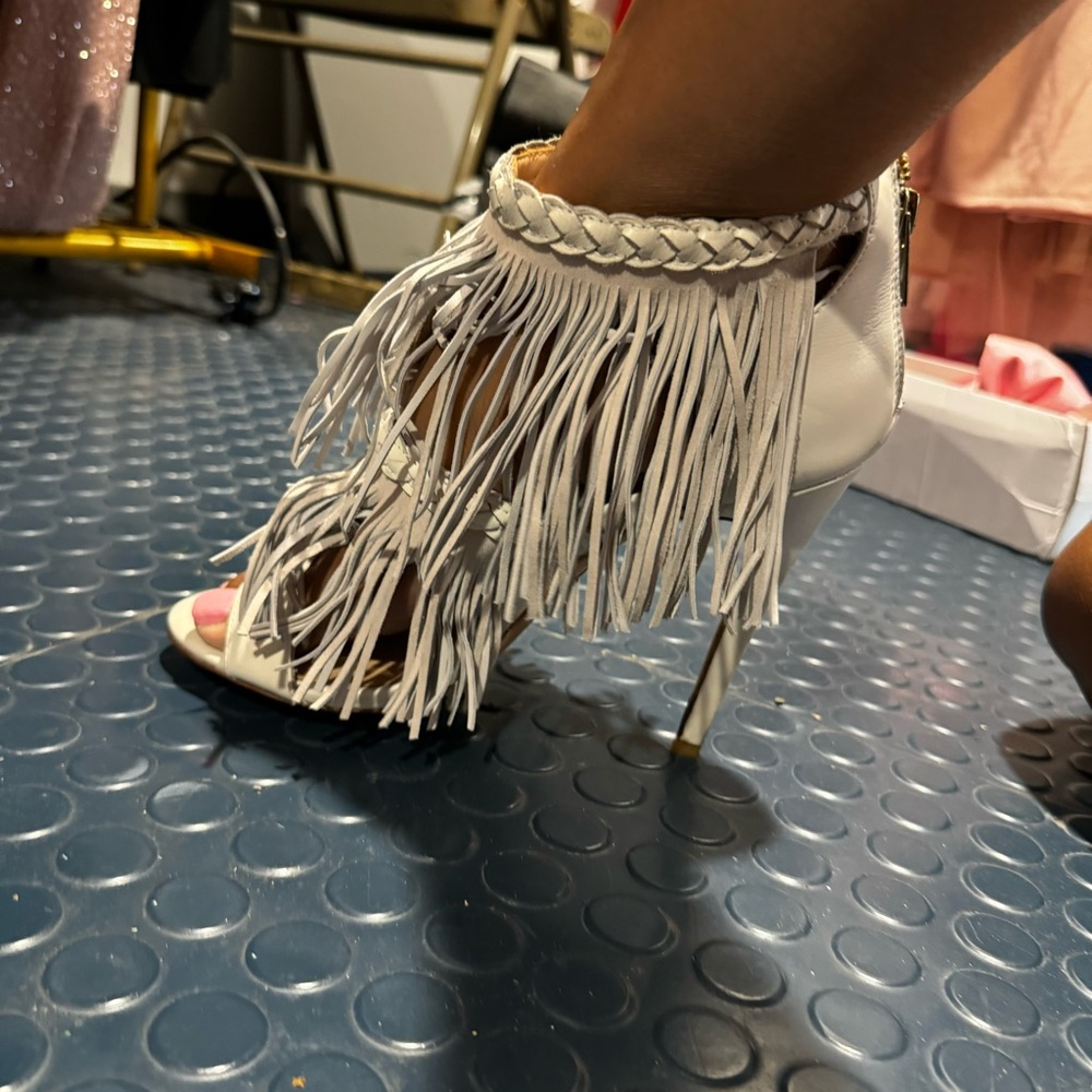 Emily B Billie in white heels - Picture 8 of 12